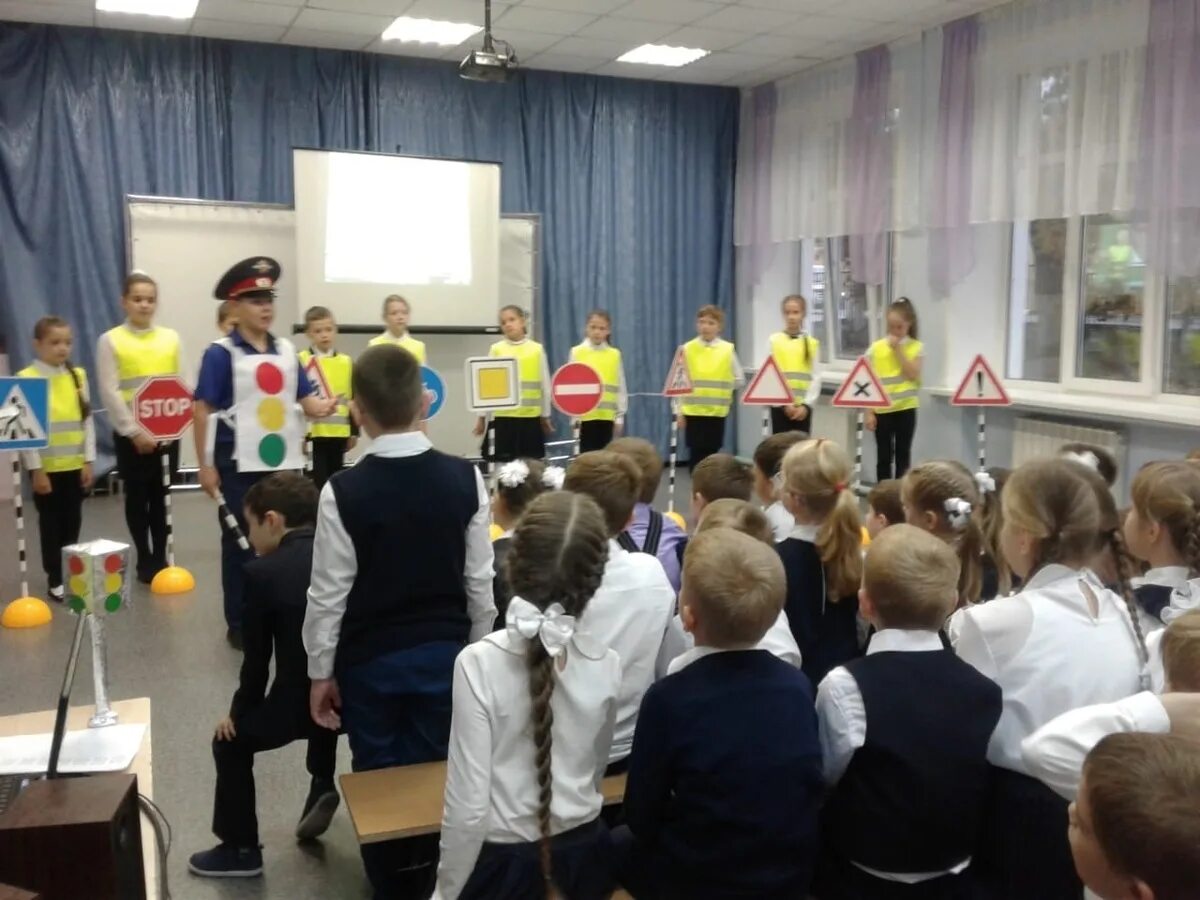 Директор школы номер 6 в наро фоминске. 1 школа наро-фоминск. 8 школа наро-фоминск. Школа 4 наро-фоминск на куркоткина. Наро фоминская сош 1.