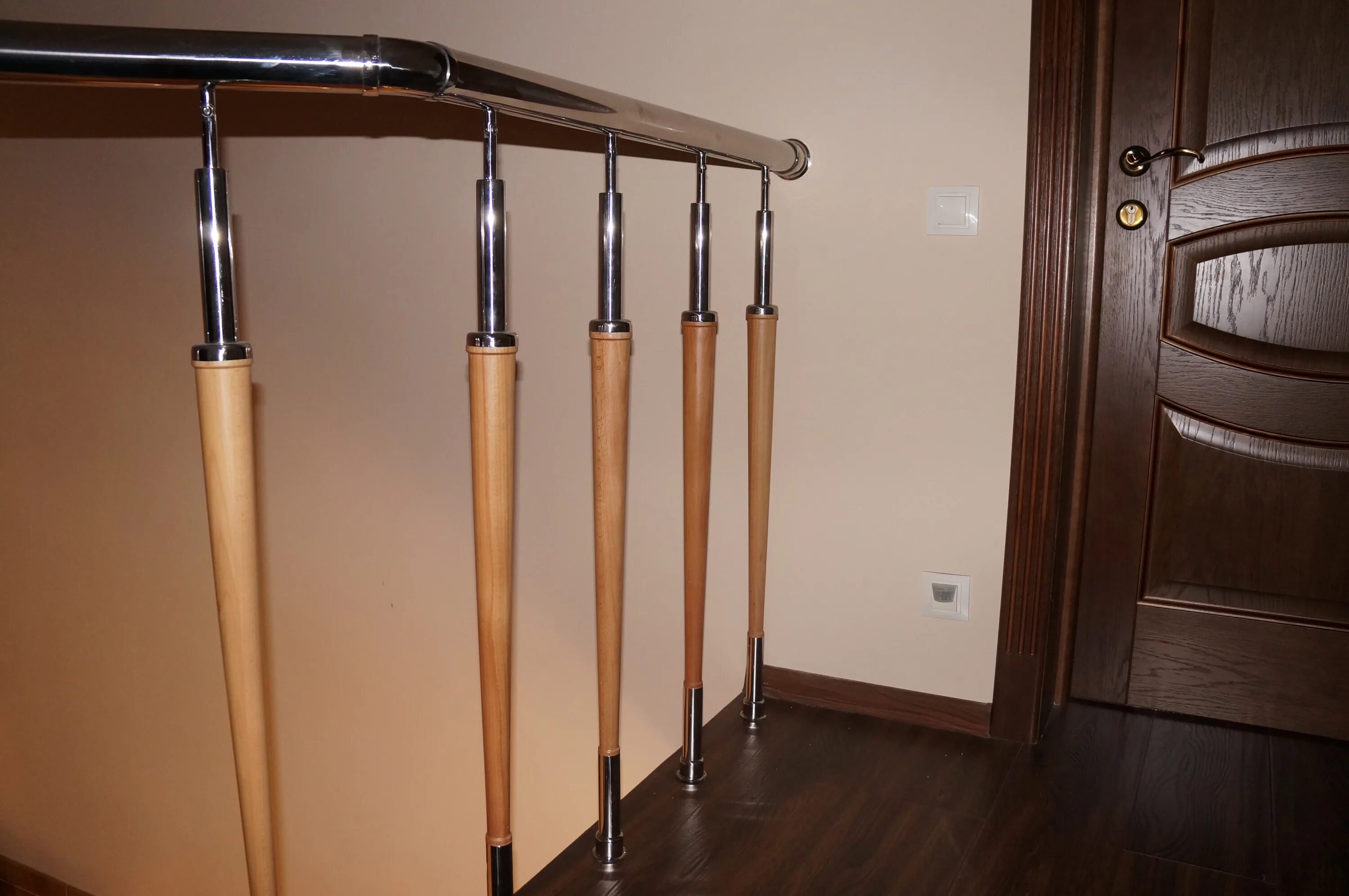 Лестница винтовая металлическая. Перила для лестницы. Комбинированные ограждения для лестниц. Стойки для ограждения лестниц. Комбинированные стойки.