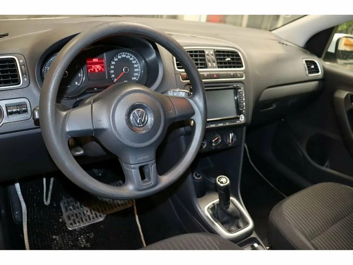 серый фольксваген поло с буквой z. поло седан комфортлайн 2012. Vw polo gti салон. характеристики поло 2012. Volkswagen polo 2011 в комплектации trendline.