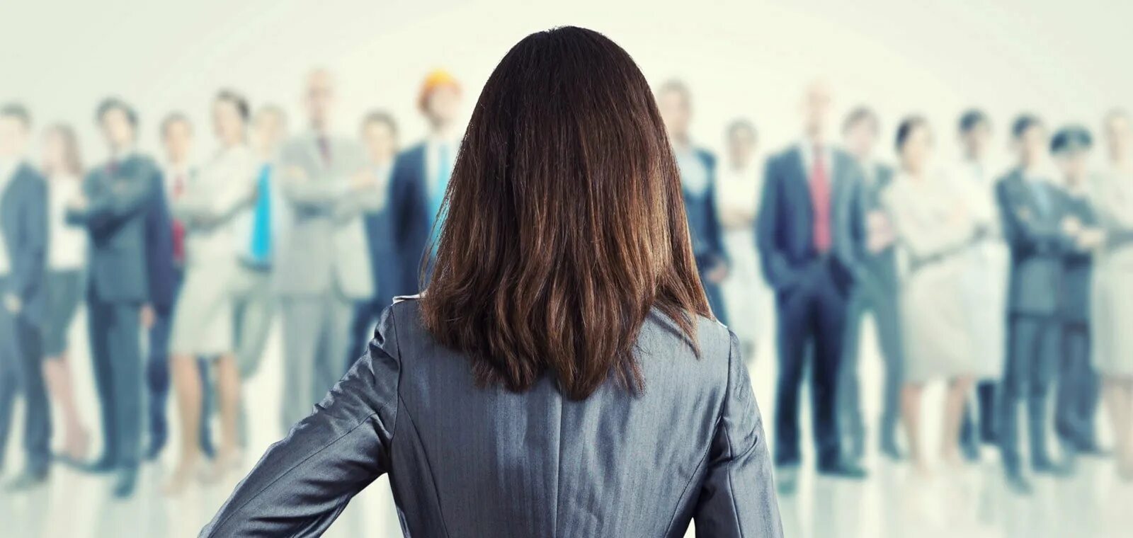 Женское лидерство. Женское лидерство. Женское лидерство в бизнесе. Деловое лидерство. Силуэт делового человека.