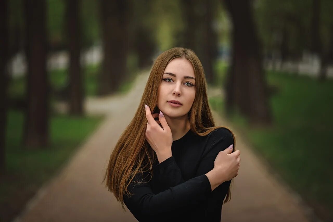 портрет с боку. анастасия гланц. Alice tarasenko алиса тарасенко модель. портрет с размытым фоном. портрет в ночном городе.