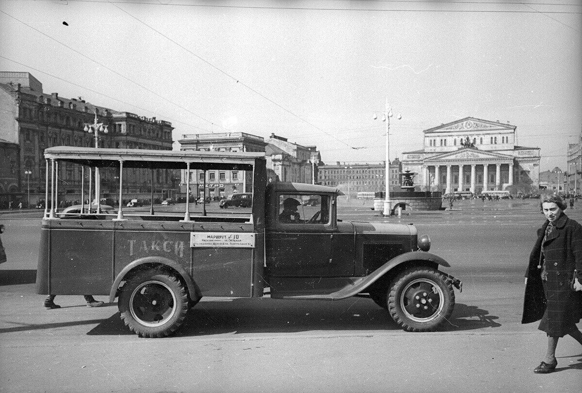 Горьковский автомобильный завод 1935. Таксомотор Рено 1925. ЗИЛ 1935. СССР Москва 1940.