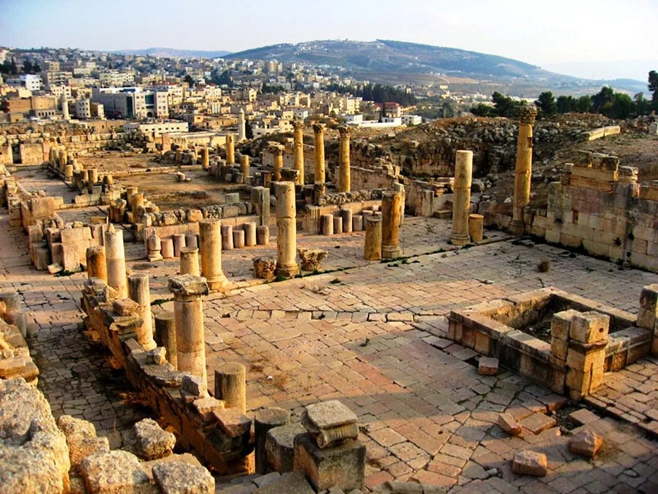 Руины эфеса турция. Античный город эфес турция. Руины древнего города. Город троя раскопки. Памуккале турция разрушенный город.