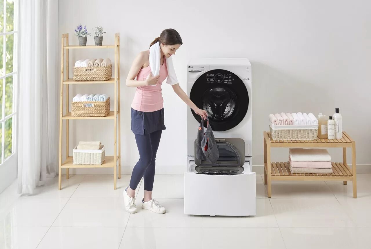 Новая стиральная машина LG TWINWASH. LG Electronics TWINWASH стиральная машина. LG Twin Wash стиральная. Лж стиралка с сушкой шкаф.