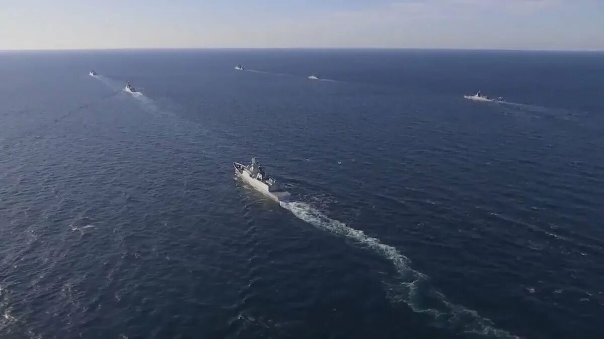 Южно китайское море кораблей. Россия и китай морское взаимодействие 2025. китайское российское учение в тихом океане и японском море. учения «морское взаимодействие — 2025. российские острова в японском море.