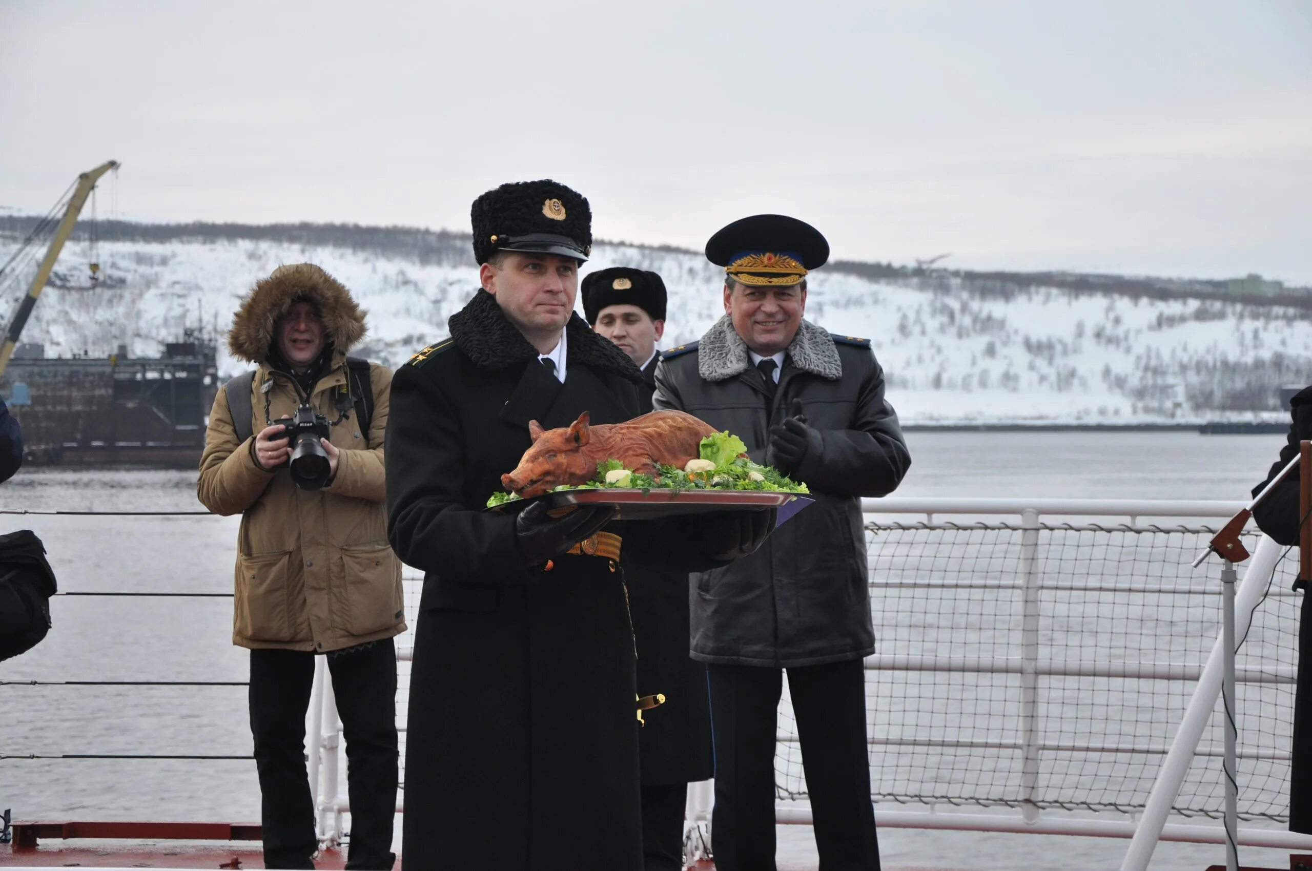 Береговая мурманск. Полярная звезда ПСКР Мурманск. Корабль Полярная звезда Мурманск. Пограничный сторожевой корабль "Полярная звезда".