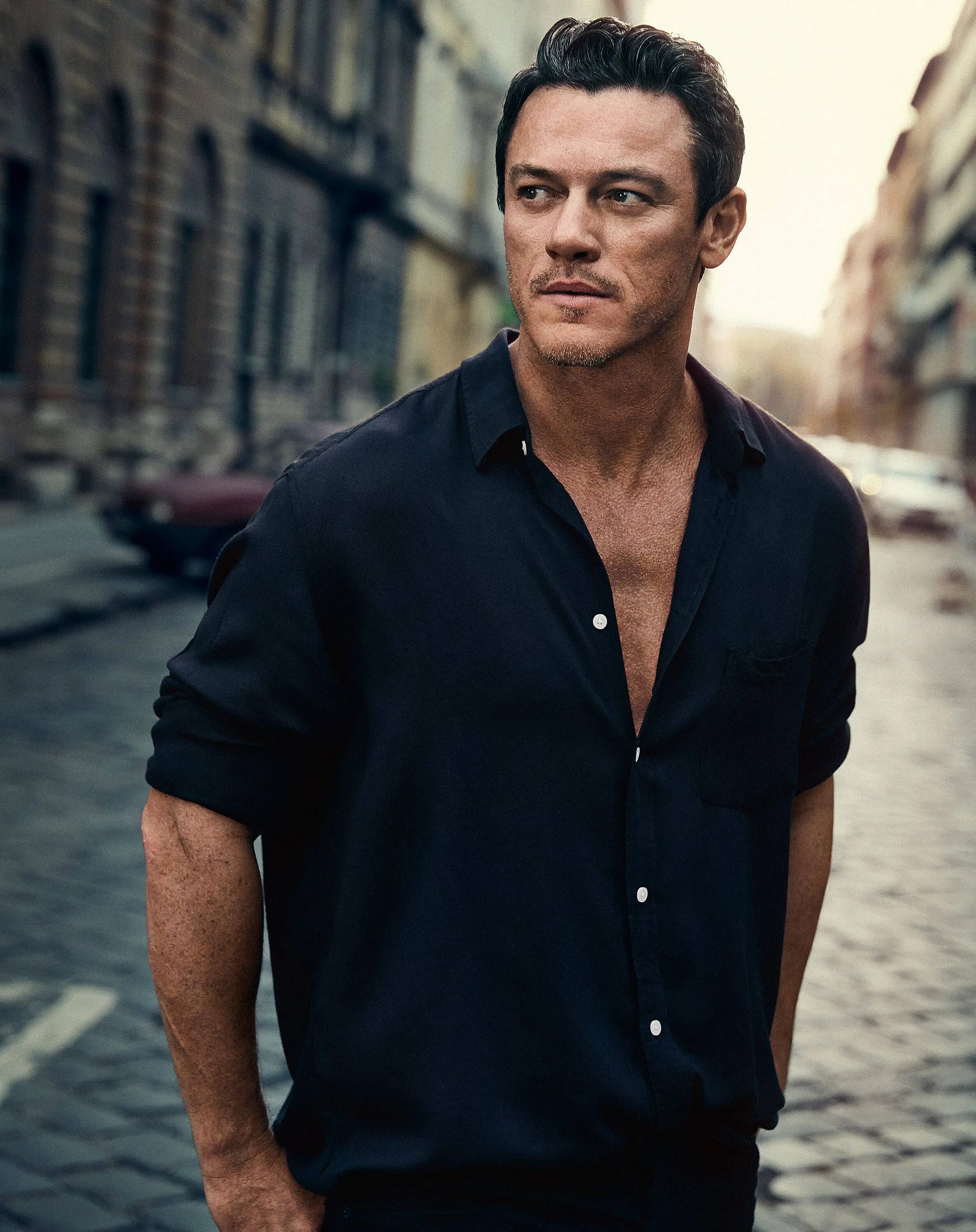 Luke evans. Люк Эванс. Люк Эванс Luke Evans. Люк Эванс 2023. Люк Эванс красавчик.