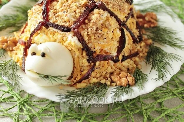 Салаты черепаха с грецкими орехами и черносливом. Салат черепашка с курицей и грецкими орехами и черносливом. салат черепаха с курицей с грецкими орехами и черносливом и яблоками. салат черепашка с курицей и грецкими орехами и яблоками и черносливом. салат черепашка с черносливом.