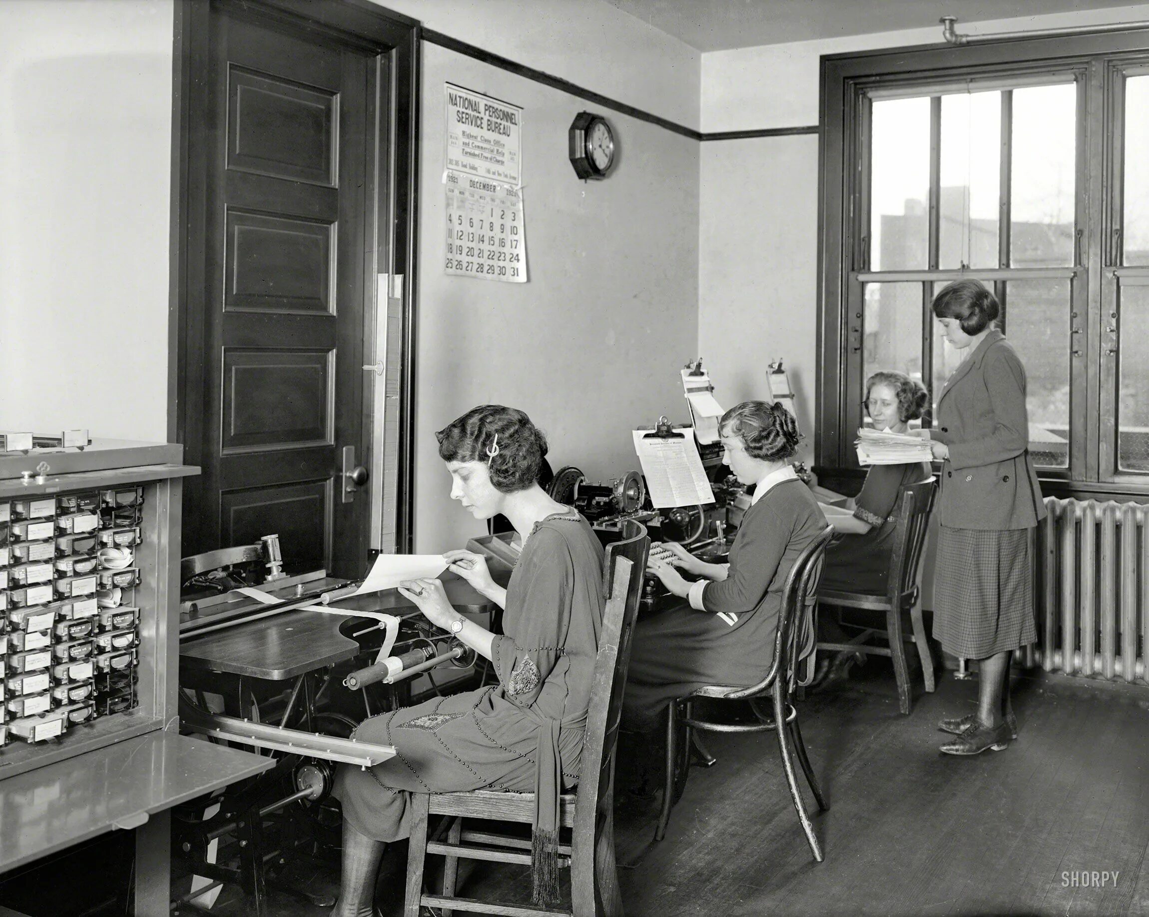 Секретарь в советское время. Ретро офис. Машинистки в 20 веке. Старый американский офис. Офис 1920 года.