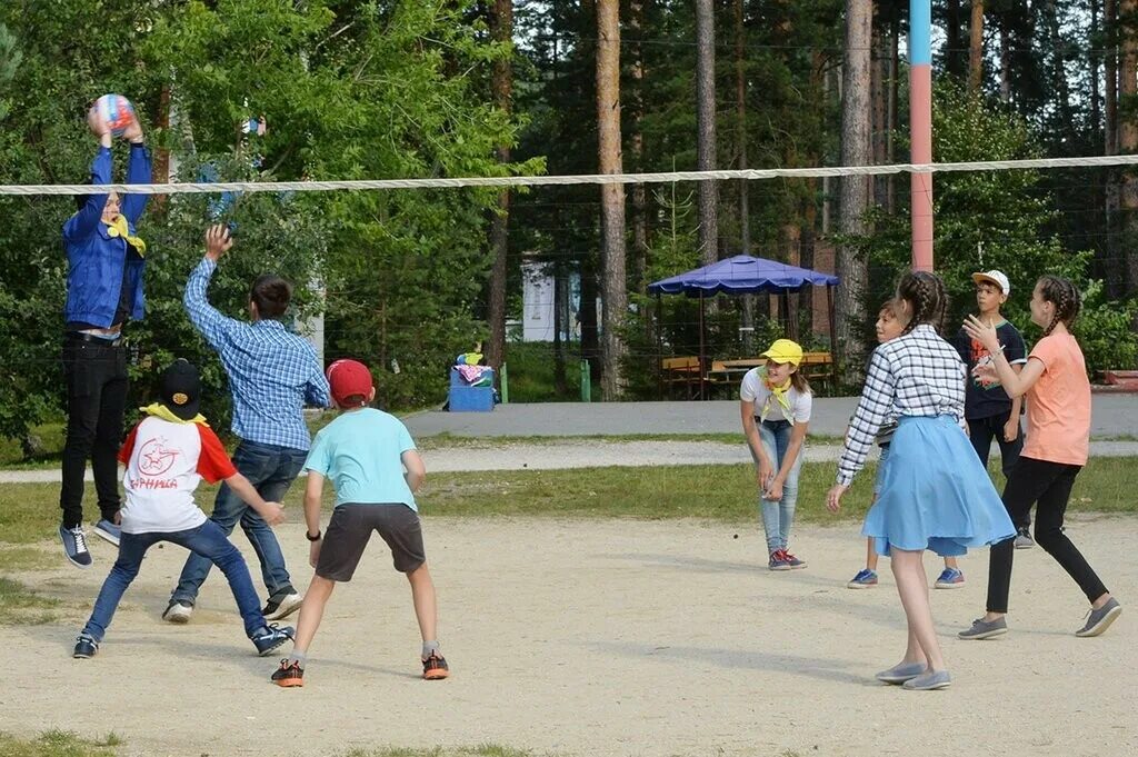 Детский загородный лагерь екатеринбург. Лагеря в Екатеринбурге 2022. Летний оздоровительный лагерь. Загородный лагерь. Оздоровительный лагерь для детей.