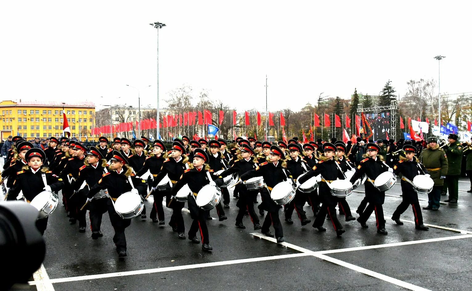 10 лет параду