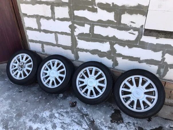 Колеса гранта люкс. Колеса р15 на гранту 185/55 r15. Грантовские диски колпаки. Литье гранта люкс r15 заводские. Колеса гранта люкс 15 графит.