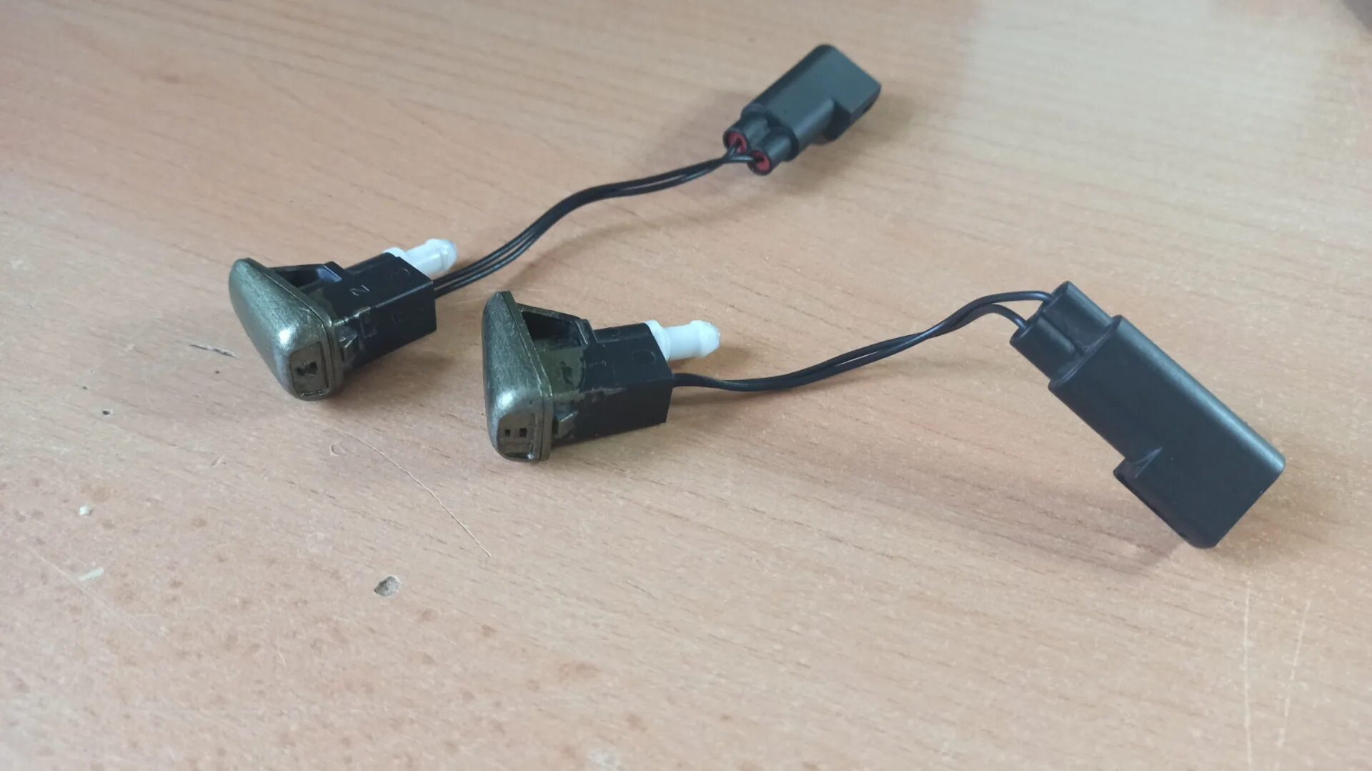 Форд куга 2 омыватель стекла. Шланг омывателя ford 5219013. Ford kuga cbs 2013 крышка корпуса топливного фильтра. Куга 2 бачок омывателя. Форд куга 2 омыватель стекла.