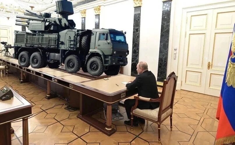 The soldiers and Dmitry Peskov commented on the footage with the installation of