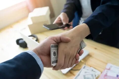Требуют взятку