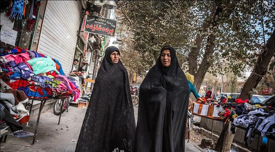 Тайные мусульмане. Арабская женщина бедная. Турецкие женщины на улице. Женщины в мусульманских странах.