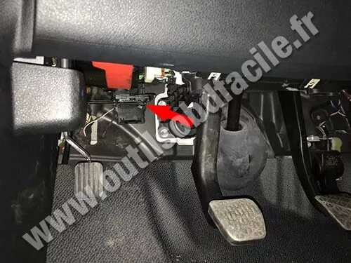 Mercedes sprinter 2005 диагностический разъем. Обд 2 на мерседес вито 638. Mercedes benz vito 2000 диагностический разъем. Mercedes benz vito 2000 диагностический разъем. Разъем обд мерседес вито 639.