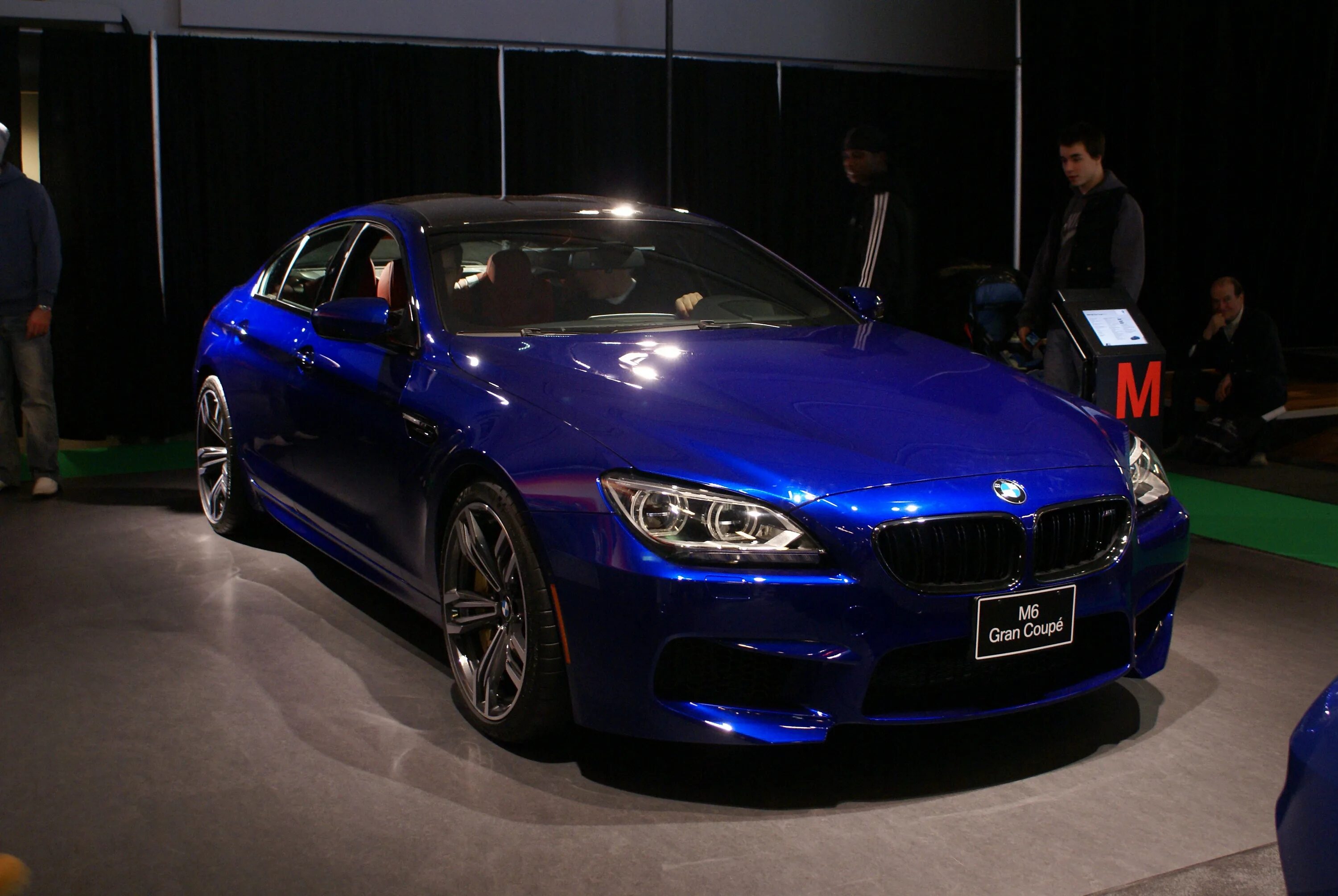 Включи синий машина. BMW m6 Blue. БМВ м6 синяя. Velvet Blue BMW. ,VD v6 темносиняя.