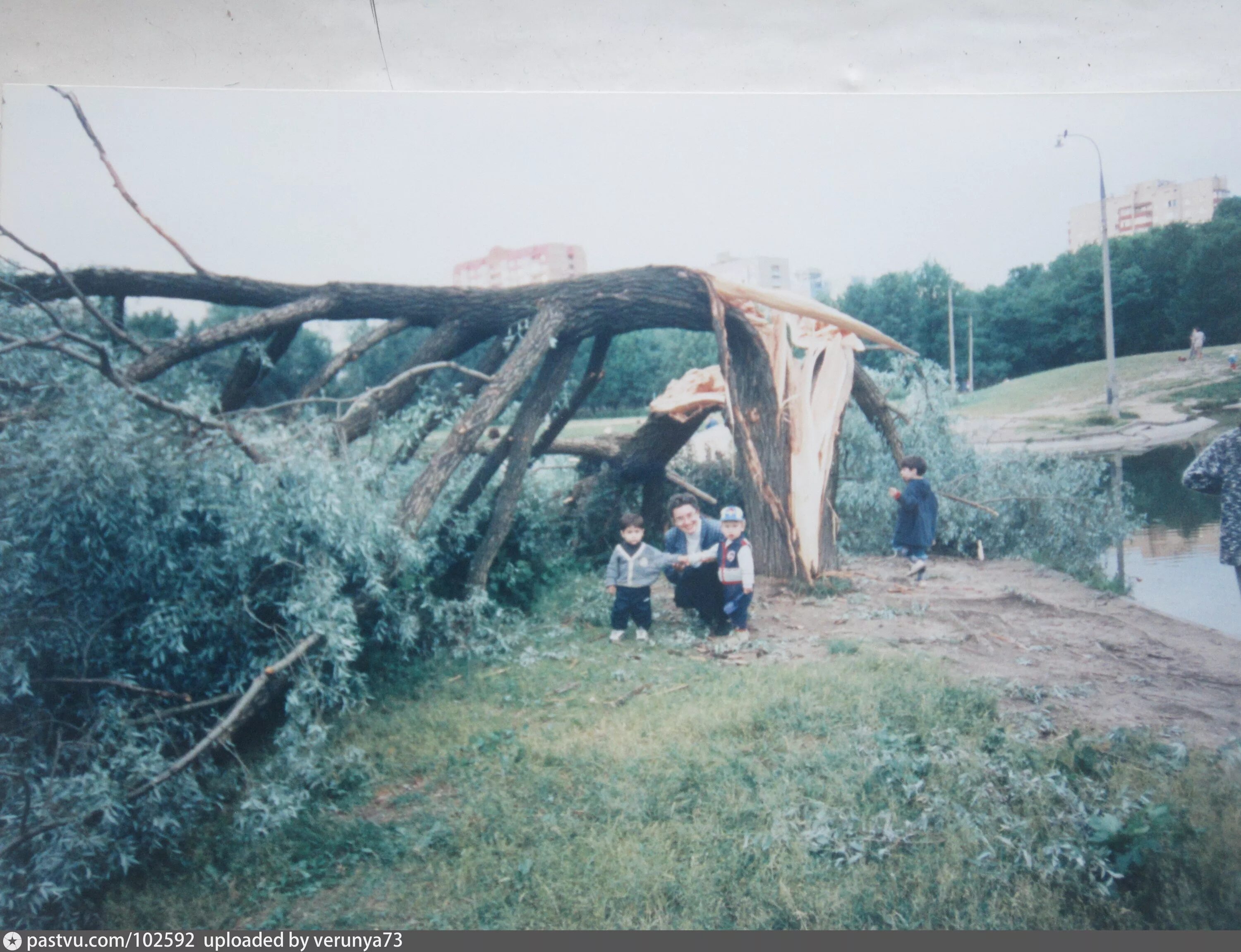 1 июня 1998. Ураган в Москве 1998. Ураган в Москве в июне 1998. Ураган в Москве 1998 Кремль. Смерч в Москве 1998.