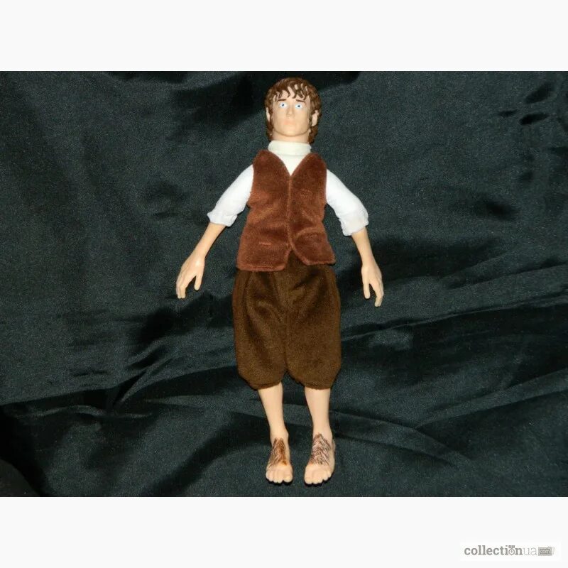 Властелин колец каррик. Кукла Фродо. Хоббит кукла. Властелин колец игрушечный костюм Фродо Бэггинса. Мягкая игрушка Хоббит.