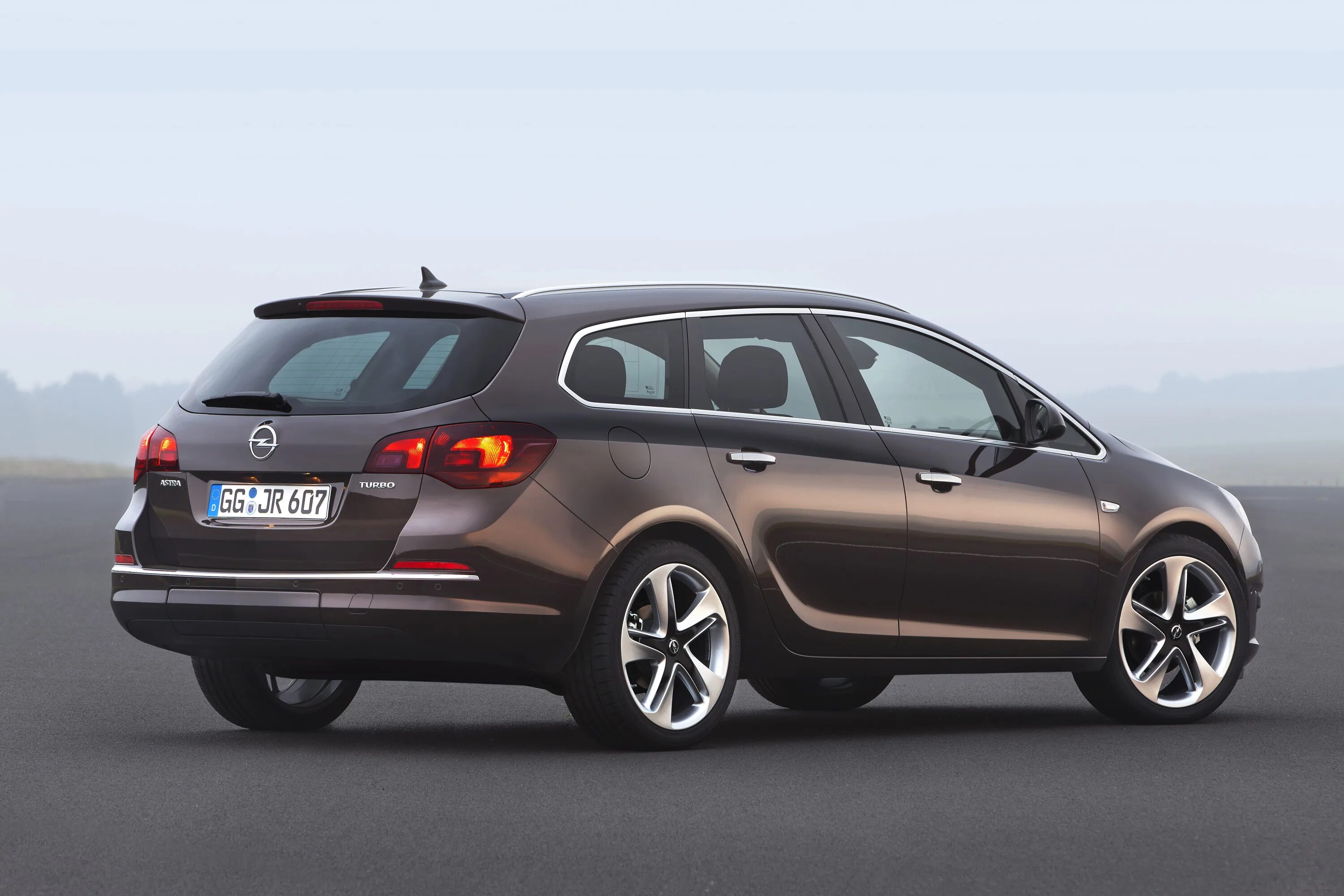 Opel Astra универсал 2014. Opel Astra j универсал. Опель Astra Sports Tourer 2012.