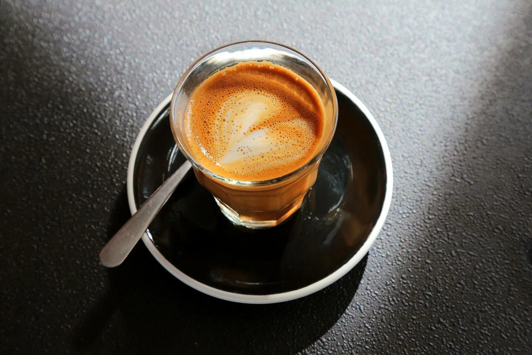 Можно пить кофе утром на голодный желудок. Эспрессо 0.2. Эспрессо 60 мл. Чашка кофе эспрессо. Кофе Espresso.