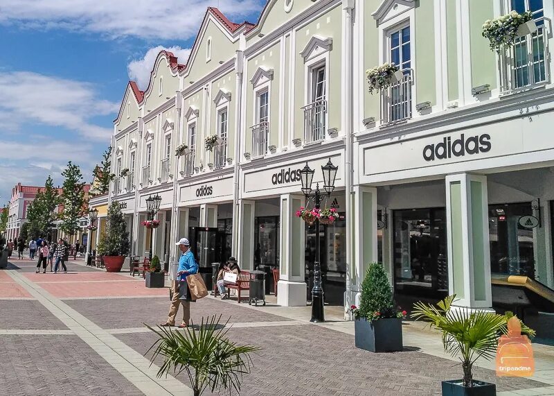 Outlet на русском. Парндорф Австрия. Parndorf Outlet Austria. Аутлет Пандорф Парндорф. Баден Австрия аутлет.