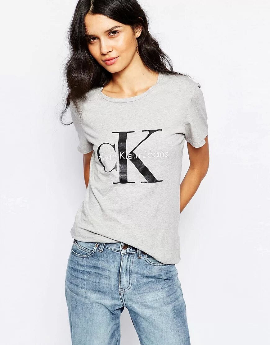 Футболка Кельвин Кляйн женская. Calvin Klein Jeans футболка. Серая футболка Кельвин Кляйн. Серая футболка Кельвин Кляйн женская. Женский calvin klein jeans