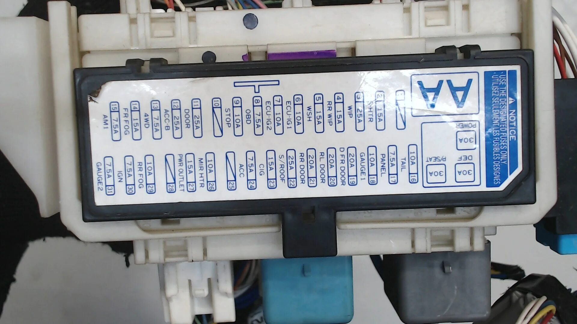 Блок предохранителей тойота рав 4 2008г. Блок предохранителей тойота рав 4. Блок предохранителей rav4. Блок предохранителей тойота рав 4. Блок предохранителей на rav4 2008.