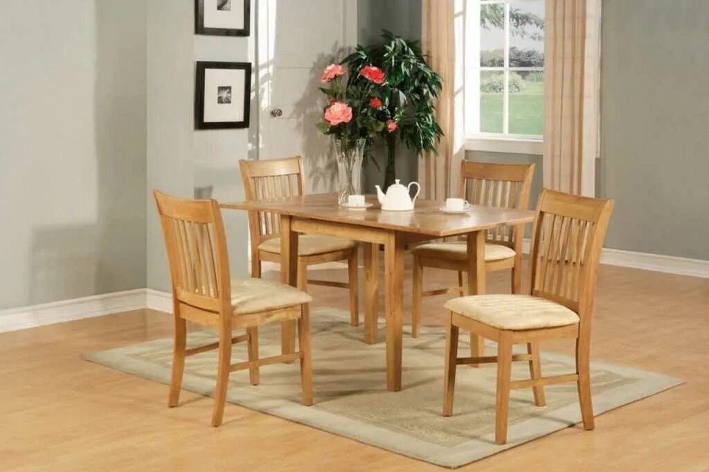 Какого цвета выбрать стол. Деревянный стол на кухню. Обеденная группа дерево. Стол кухонный деревянный. Обеденная группа для маленькой кухни из дерева.