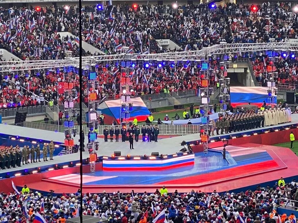 Митинг концерт в лужниках 2023. Митинг концерт в лужниках 2023. Концерт лужники февраля. Концерт лужники февраля. Лужники концерт.