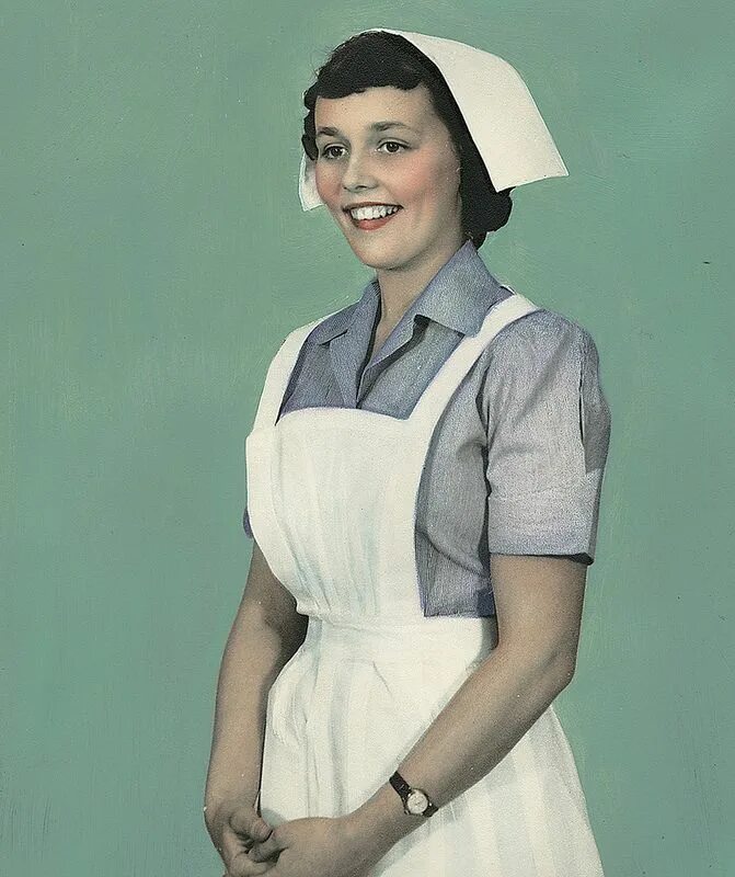 She s nurse. Униформа медсестры в Англии 1950. Униформа медсестры в Англии 1950 года. Форма медсестры. Медсестра 50-х.