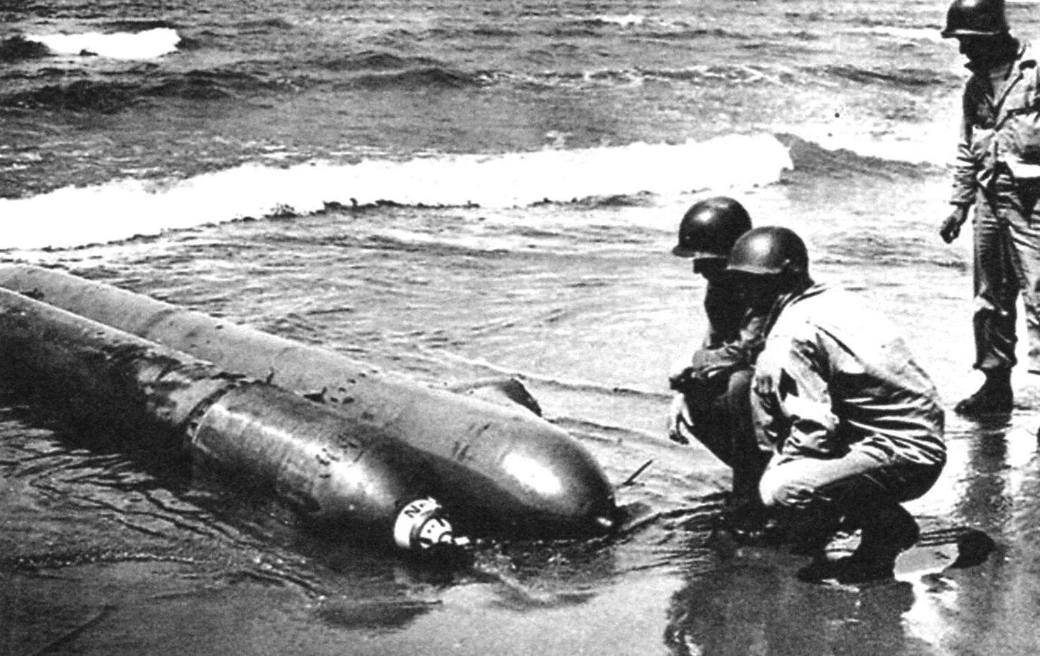 Управляемые торпеды. Кайтены японские подводные камикадзе. Кайтен человек-торпеда. Человеко торпеда кайтен. Кайтен камикадзе торпеды.
