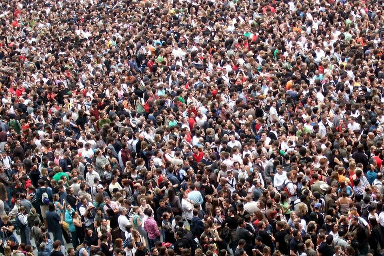 Человек толпы. Скопление людей. Земля и куча людей. Быстрый рост населения.