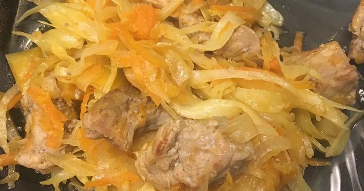 Рецепт бигуса с мясом и картошкой. Капуста Бигус. Капустный Бигус. Бигус из квашеной капусты. Бигус из свежей капусты.