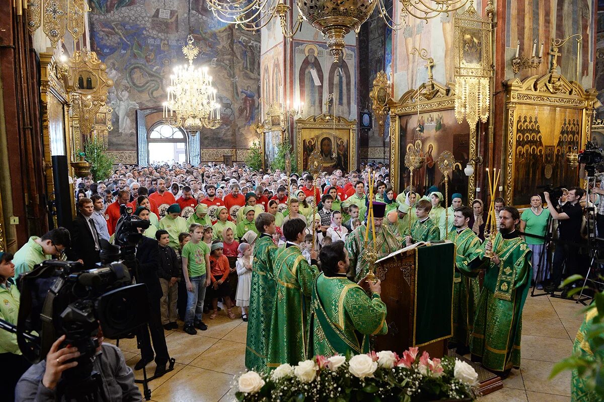 служба в сергиевой лавры
