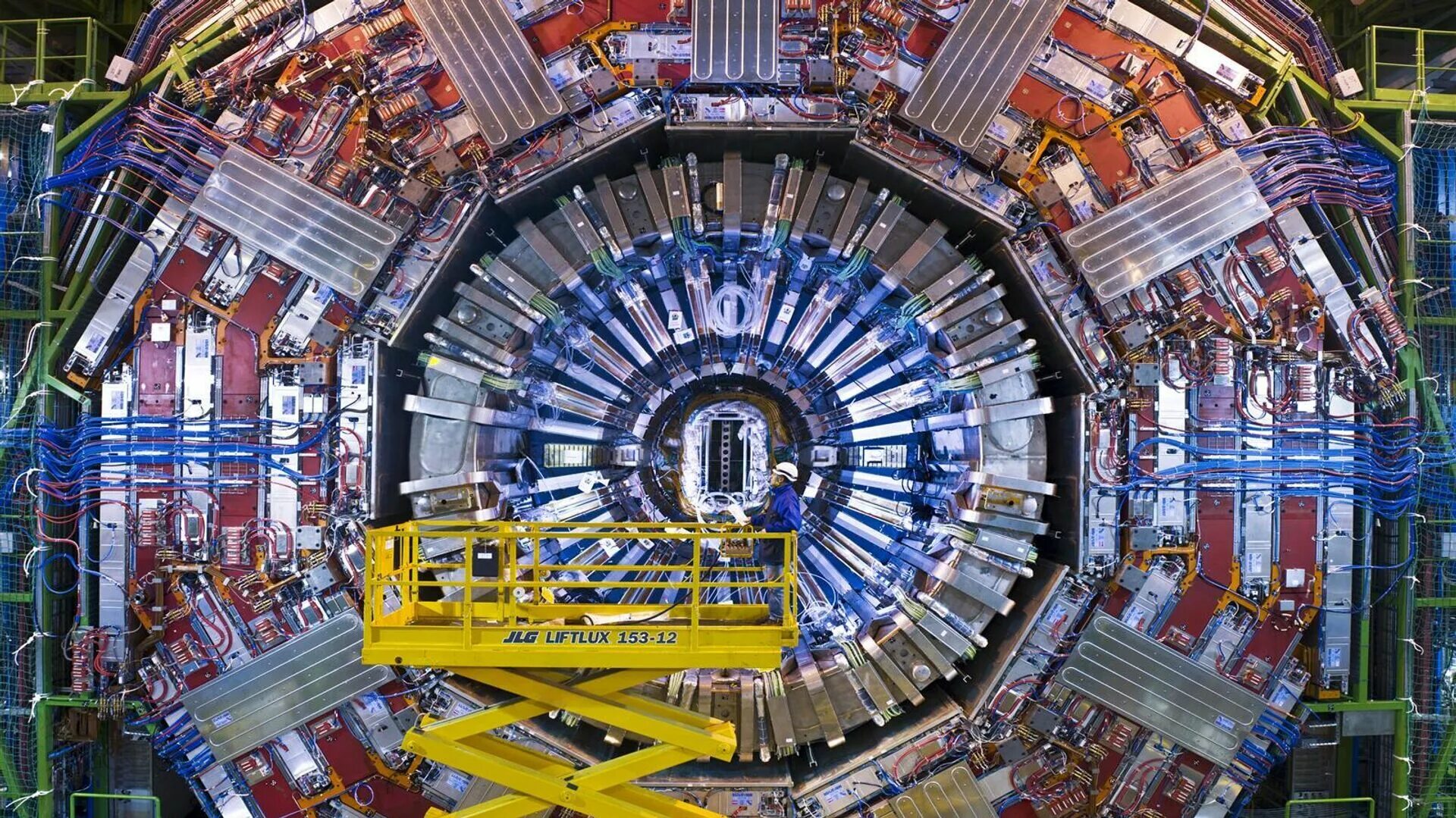 Проект большого адронного коллайдера LIVE: CERN заменит пиксельную камеру в детекторе CMS Большого адронного коллайде