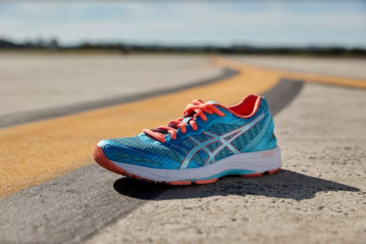 Asics блоггер. Асикс flytefoam. asics flytefoam кроссовки. асикс duomax flyte foam. кроссовки асикс flat foam.
