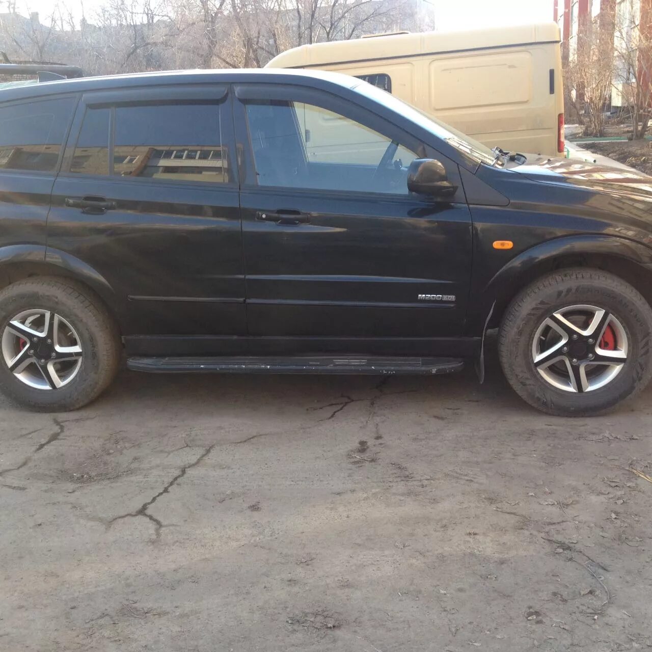 Колесные диски кайрон. 255 65 16 на кайрон. колеса 265/75 r16 на ssangyong rexton 2. диски кайрон 16 разболтовка. кайрон на 17 дисках.