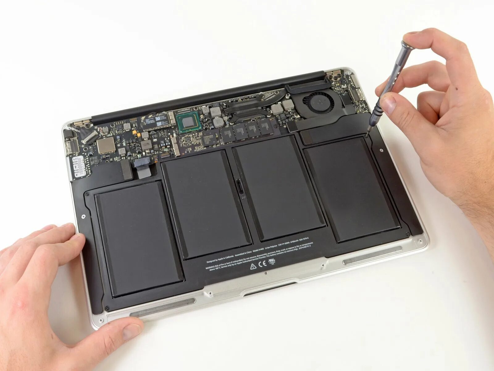 Macbook m1 аккумулятор. Air macbook 2012 13 аккумулятор. батарея macbook air 13 2012. macbook air 13 2012 внутри. ssd macbook air m1.