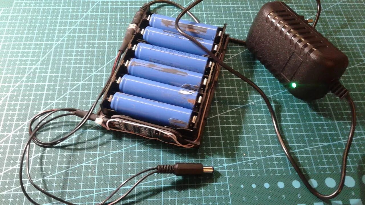 Battery power supply. Аккумуляторный блок питания 12 вольт. Аккумуляторный блок 12в 18650. Аккумуляторный блок 2x18650 v8. Блок для аккумуляторов 18650.