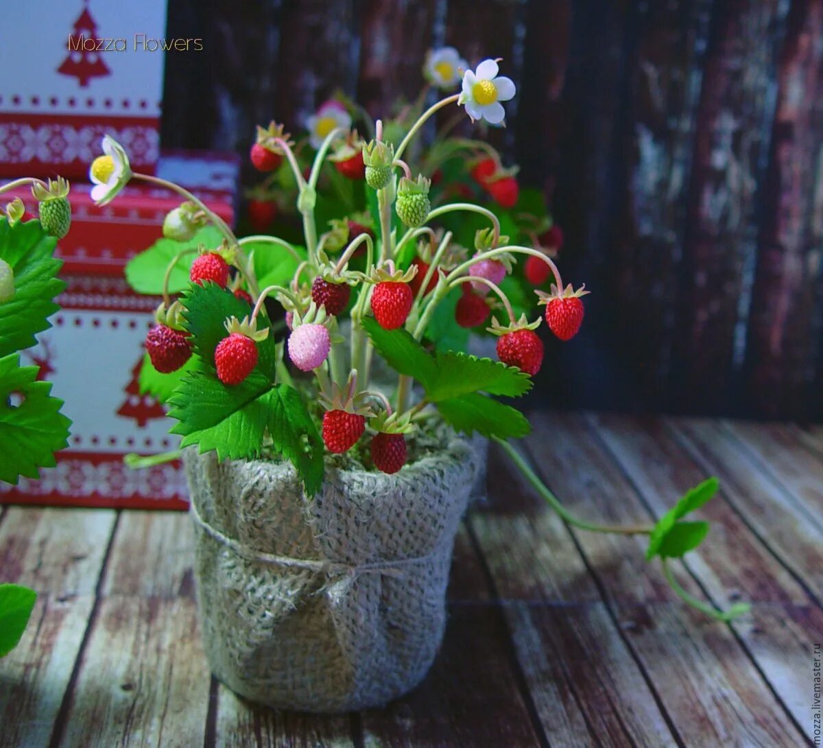 земляника из полимерной глины. ягоды из фетра. поделка земляника. земляника из фетра. поделка клубника.