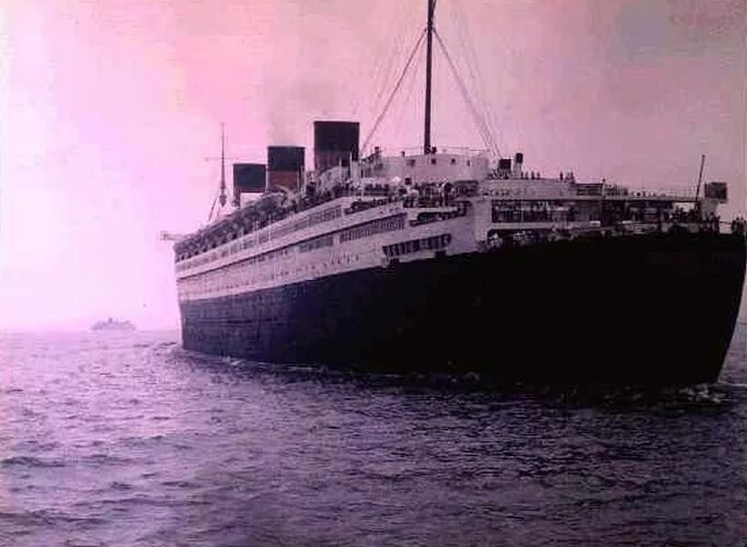 Queen Mary 2 тонет.