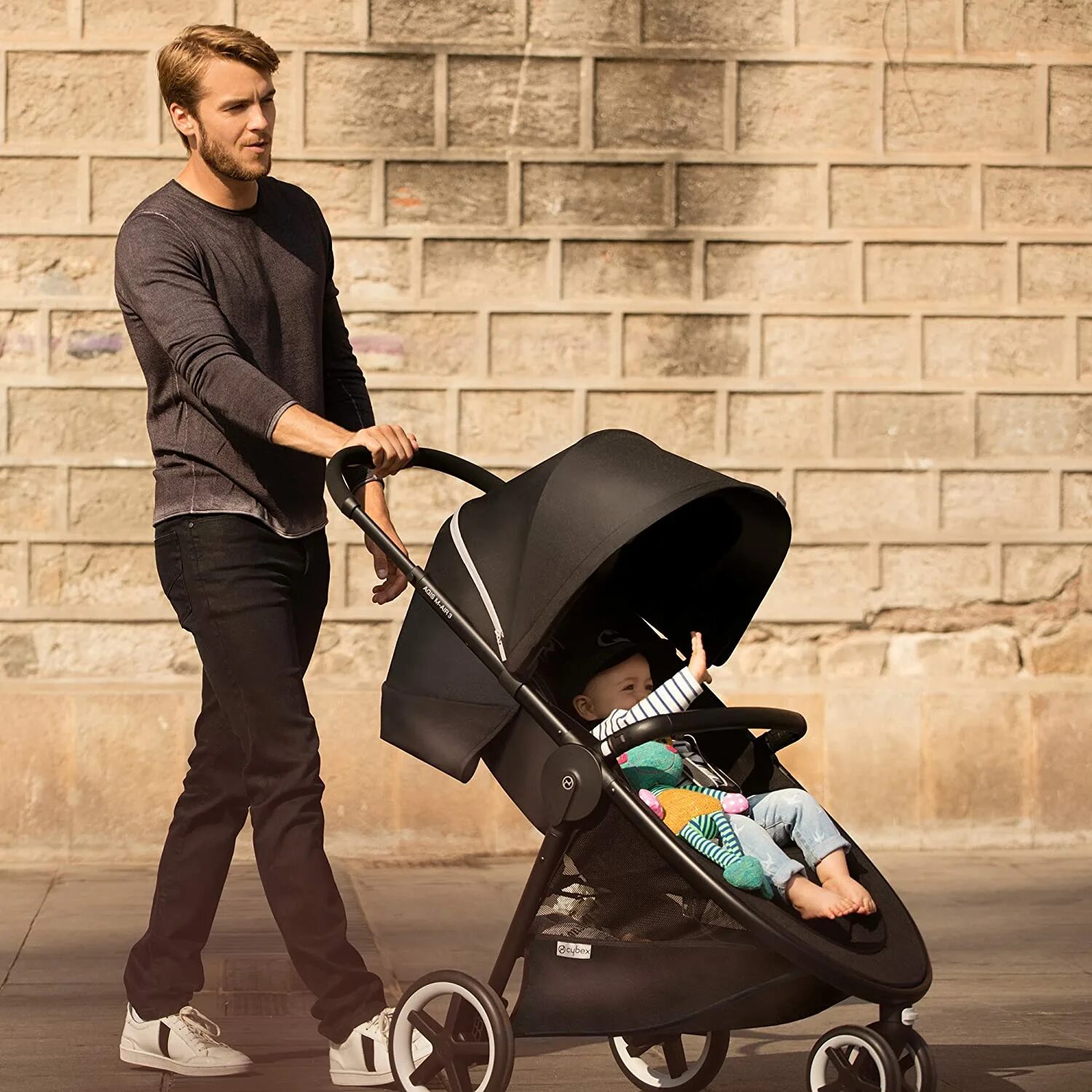 Cybex сайт. Cybex m air 4. stroller selebretis cybex. сайбекс йоки. звезды с коляской cybex.