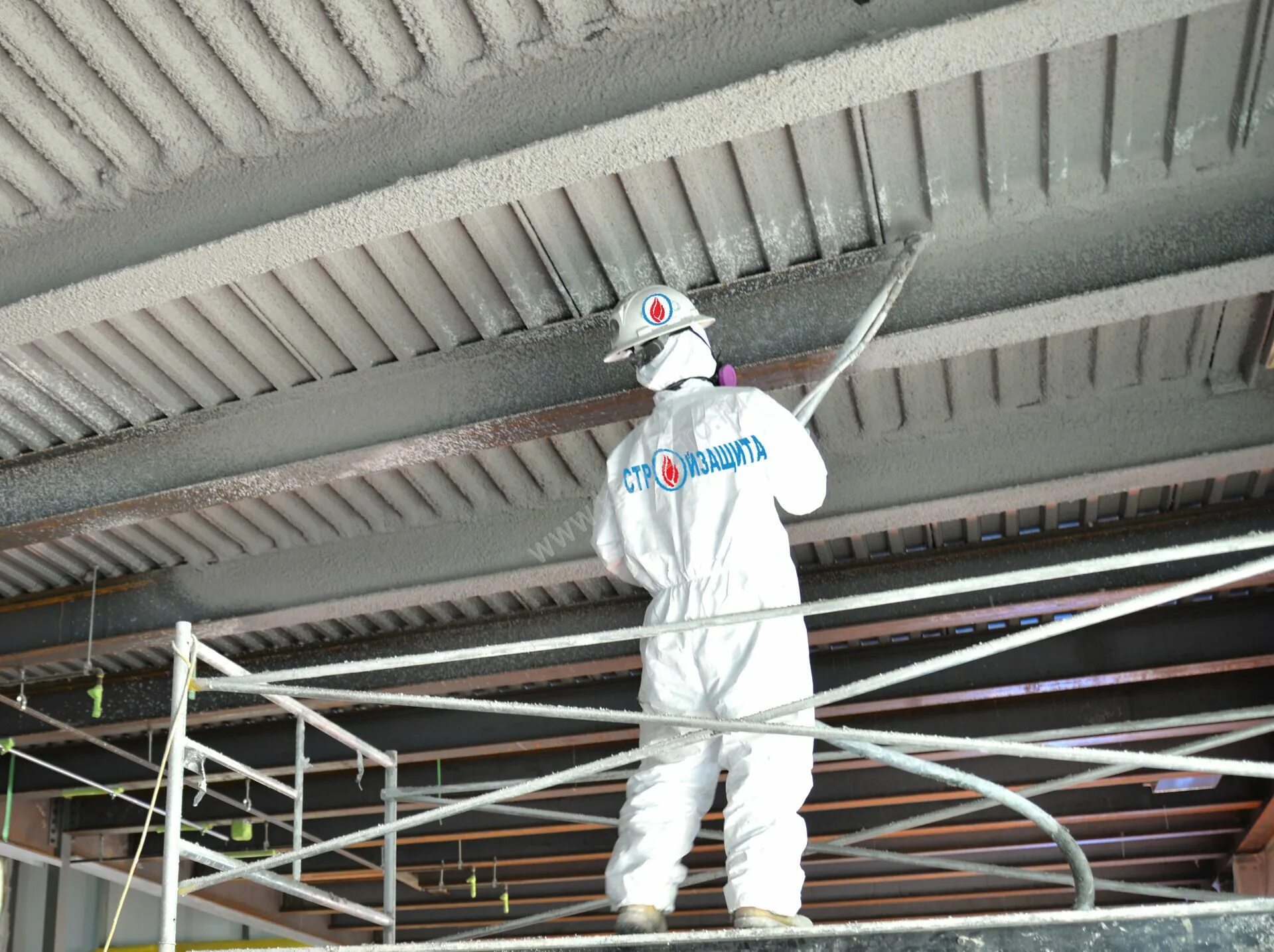 Огнезащитный. Огнезащитная обработка металла. Огнезащитные материалы для металлоконструкций. Антикоррозийная защита металлоконструкций. Огнезащита предприятий.