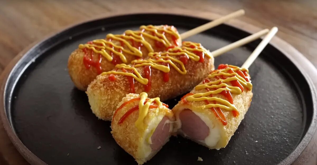 Тесто для корн догов в вафельнице. Корн дог технологическая карта. Вкусный корн дог. Корн дог надпись. Корн дог кафе.