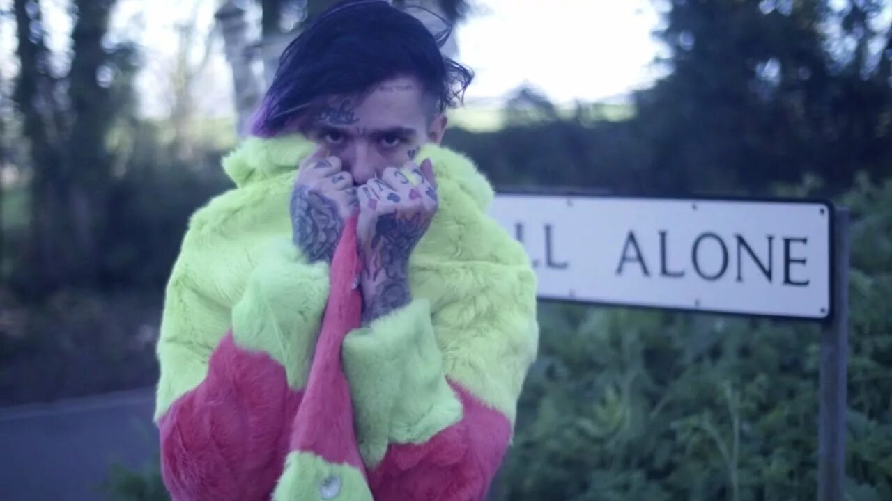 L was all alone on my own. Lil peep benz truck. lil peep benz truck all alone. лил пип в розовой шубе. лил пип в шубе.