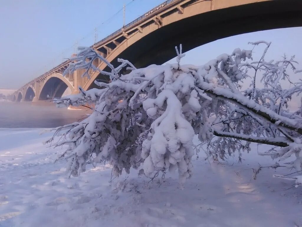 Зимний мост. Мост зимой. Красноярск мост зима. Мороз в Красноярске.