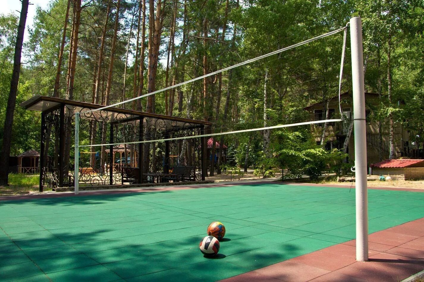 Парк мещерский спортивная площадка. Уличные спортивные тренажеры в парке. Спорт зона отдыха. Спортивная зона. Спортивная площадка на базе отдыха.