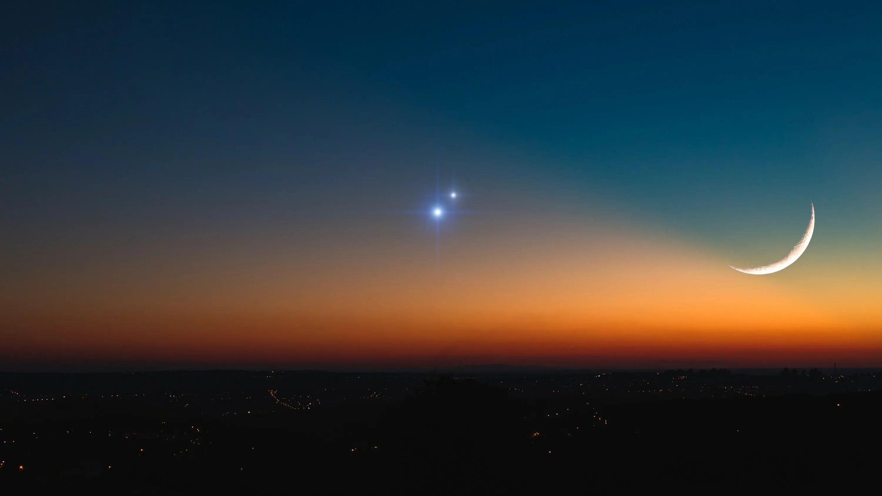 Луна и юпитер 2024. Небо с планетами. Несколько лун на небе. Первая звезда на Вечернем небе.